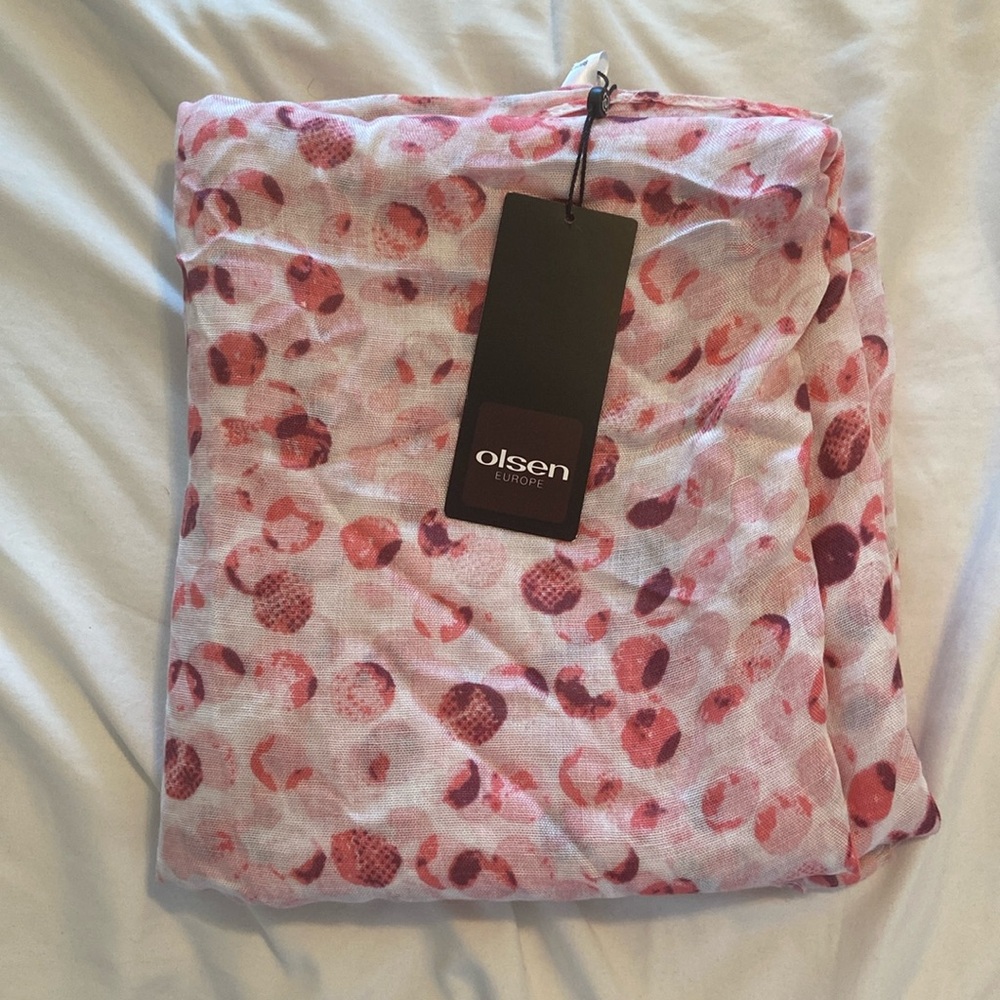 NWT Olsen Europe scarf